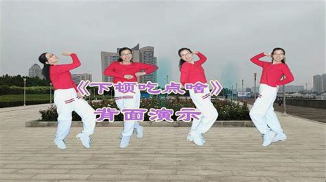 5岁半女孩广场领舞 有粉丝为与其跳舞将家搬附近_新闻中心_中国网