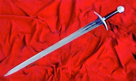 为什么欧美古代的剑比中国古代的剑要细？ - 知乎