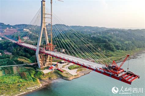四川合江：榕山长江大桥建设忙