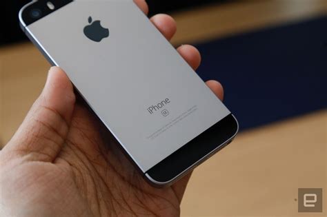 Apple iPhone SE (2020) 128GB - White (Model A2296)