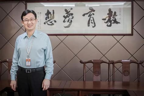 广州市教育局网站-番禺市桥中心小学校长柯中明：让成功经验和优秀老师到最有需要的地方去