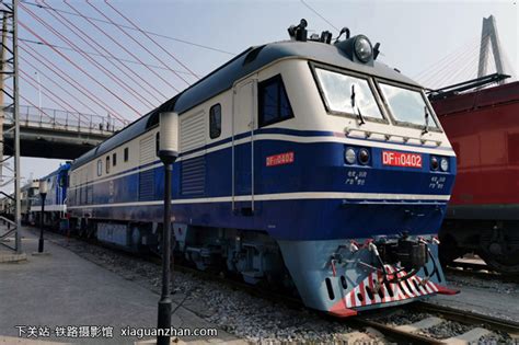 东风8CJ型内燃机车图册_360百科