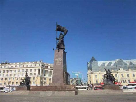2022胜利广场游玩攻略,胜利广场的纪念碑上是前苏联...【去哪儿攻略】