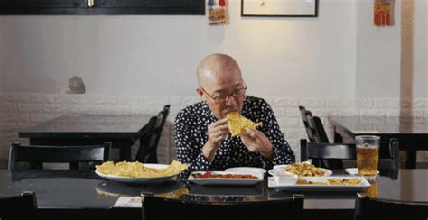 《孤独的美食家》：一个人吃饭，为什么有几亿人要看？_湃客_澎湃新闻-The Paper