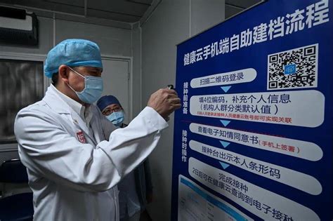 打完第二剂新冠疫苗，张文宏强调了一点 - 封面新闻