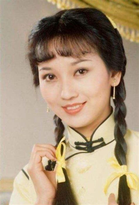 这个黄衣裳的冯程程，在八十年代女孩中引发了“程程辫”流行风潮_上海滩