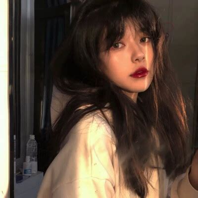 白色的非主流头像