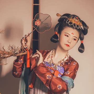 古风头像女生扇子红衣服