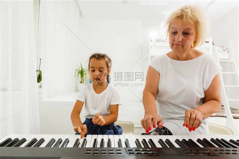 非主流钢琴<a href=http://www.buer123.com/zt/129.html target=_blank class=infotextkey>老师</a>头像