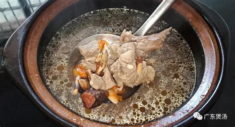 五指毛桃土茯苓老母鸡汤的做法