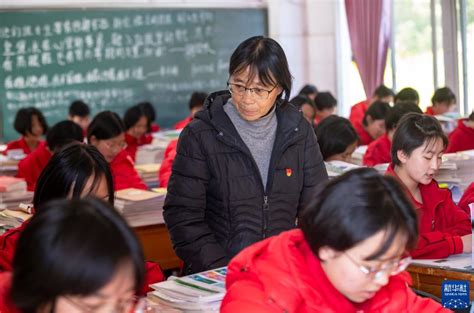 张桂梅的传奇事迹，创建免费女子高中，送两千个贫困女孩走出大山