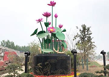 安徽华派雕塑为“莲花小镇”创作美好乡村主题雕塑。