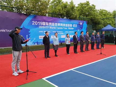 ITF国际网球巡回赛武汉站开战 200余名选手挥拍“比武”_湖北频道_凤凰网