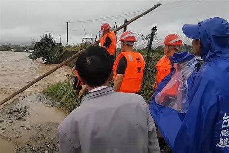 江西：洪水来袭村民被困 消防紧急转移群众_凤凰网视频_凤凰网