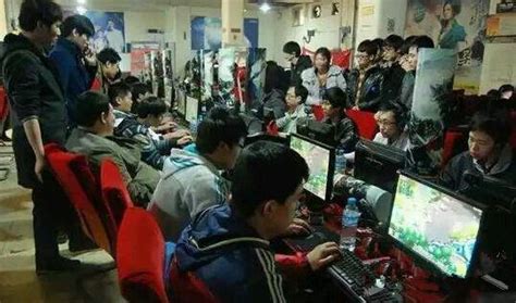 网吧在中国的20年，2元一小时10元可包夜的网费你还记得么？