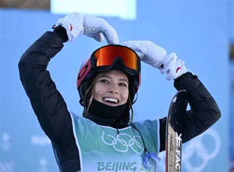 中国队国家滑雪运动员谷爱凌，15岁就大大小小的冠军拿了有50块以上|谷爱凌|滑雪|中国队_新浪新闻