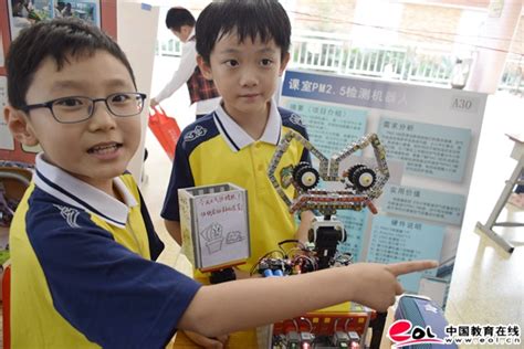 科学教育线上线下，大小创客创业创新 ——上海市青少年“大众创业、万众创新”体验日活动顺利举办!-MiniRobot机器人培训