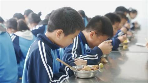 全县9万余名农村学生乐享“营养餐”！-平江县政府门户网