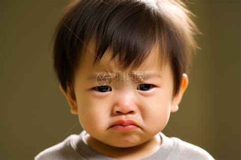 想哭的人类幼崽高清图片下载-正版图片600160155-摄图网