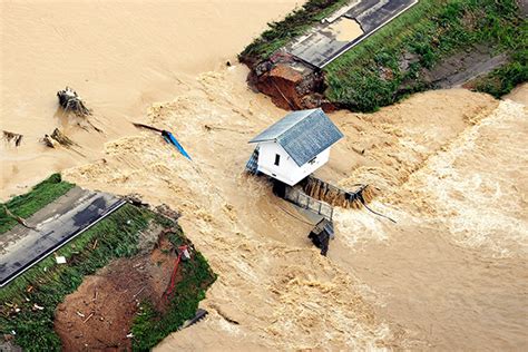 郑州巩义米河镇：洪水冲塌七层楼房，多支救援队伍抵达“孤岛”-新闻频道-和讯网
