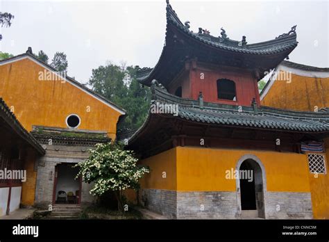 Guoqing Buddhist Temple, Tiantai Mountain, Zhejiang Province, China ...