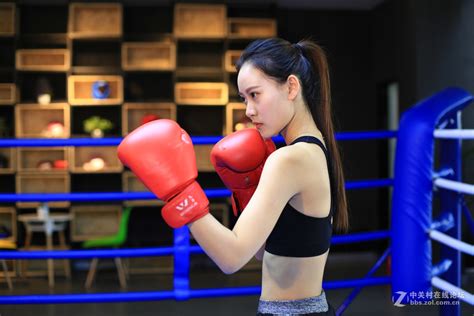 东北18岁姑娘挑战武林风金腰带，一战成名成最美格斗世界00后