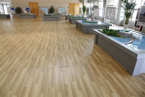 pvc地板塑胶地板石塑木纹片材耐磨环保防水pvc塑胶片材工程地板革-阿里巴巴