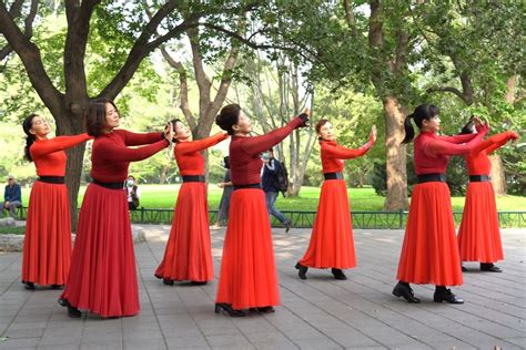 湖南省岳阳集镇和谐广场舞一首醉人的歌-团队演示_广场舞地盘