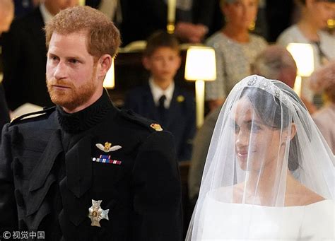 哈里王子和梅根·马克尔在Instagram上分享了甜蜜的订婚周年纪念_即时尚