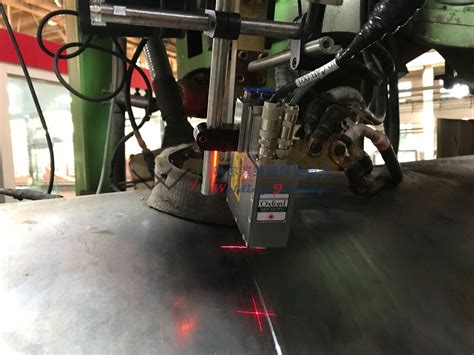焊缝跟踪：博智慧达激光焊缝跟踪系统与金红鹰焊接机器人通讯完成 -苏州博智慧达激光科技有限公司