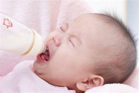 四个月婴儿不爱吃奶怎么回事（为啥宝宝突然不爱吃奶了）-幼儿百科-魔术铺