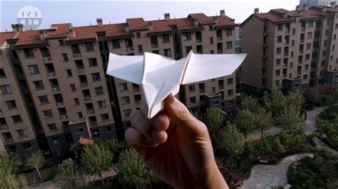 怎样折一只最简单的翼刀纸飞机