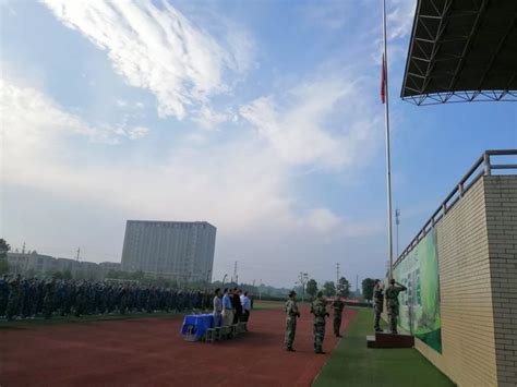 南陵县萃英园中学举行2018级高一新生军训开幕式 - 今日南陵
