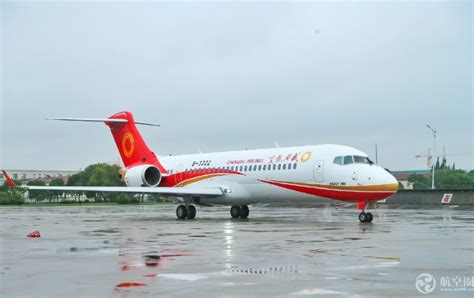 中国喷气式支线客机ARJ21首次交付海外