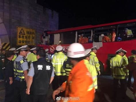 西汉高速陕西段发生一起重大交通事故 已致36死13伤_新浪新闻
