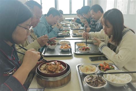 【校领导的餐桌】副校长刘云海与学生们共进午餐话心声