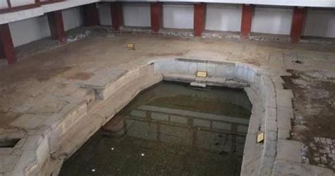 古代皇帝洗澡的时候，是由谁来服侍的？
