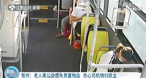漳州公交司机背老人下车 那一弯腰感动一车乘客 - 综合资讯 - 文明风