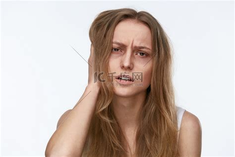 伤痕累累女头图片