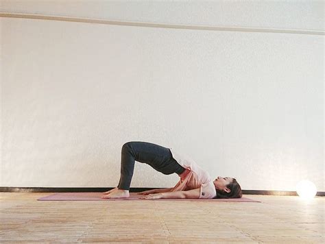 瑜伽教练推荐--躺在床上就能练的瘦腹操 - 减肥ing网