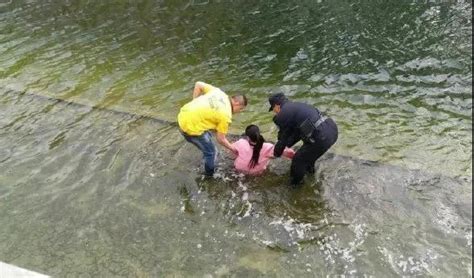 “虽然我不会游泳，但还是果断下到水中施救” 一位民警两次下河救人的感受-中国长安网