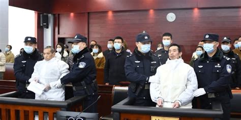 江苏淮安重大暴力袭警案一审宣判，两被告人被判死刑_手机新浪网
