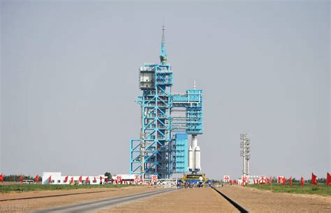 天龙二号遥一运载火箭在酒泉卫星发射中心成功首飞