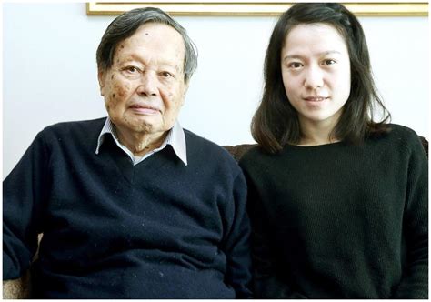 28岁嫁82岁杨振宁，翁帆：为了他的身体，我十六年来都是早睡__财经头条