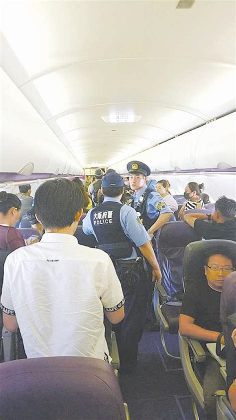 百名中国乘客滞留日本 求助中国使馆获放行_手机新浪网