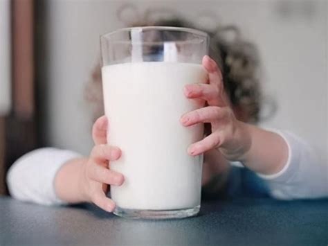新生儿喝哪种奶粉好 哪些奶粉比较比较接近母乳-股城消费