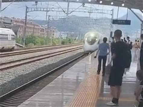 警方证实温岭火车站有人跳轨 该男子已无生命体征_凤凰网
