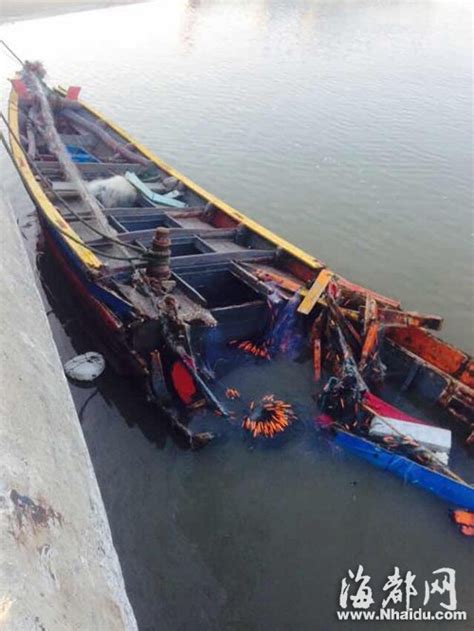 损坏的海岸健康状况在旅游里程碑泰国普吉港的Kata海滩沿弃船沉事件高清图片下载-正版图片307909288-摄图网