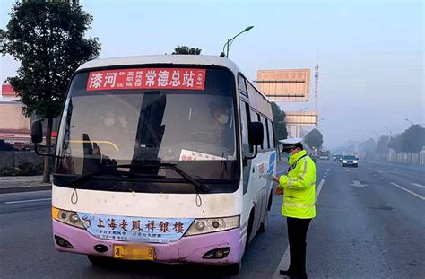 广西境内一运送农民工客车追尾致4死8重伤(图)-新闻中心-南海网