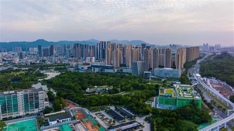 深圳坪山区中心公园黄昏夜景航拍延时2_3840X2160_高清视频素材下载(编号:24641122)_实拍视频_光厂(VJ师网) www.vjshi.com